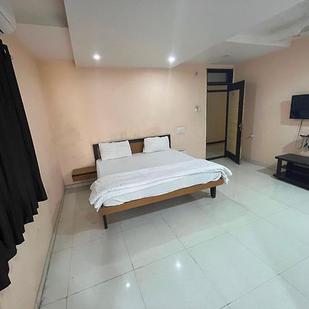 Oyo Hotel Rio Inn Ānand Εξωτερικό φωτογραφία
