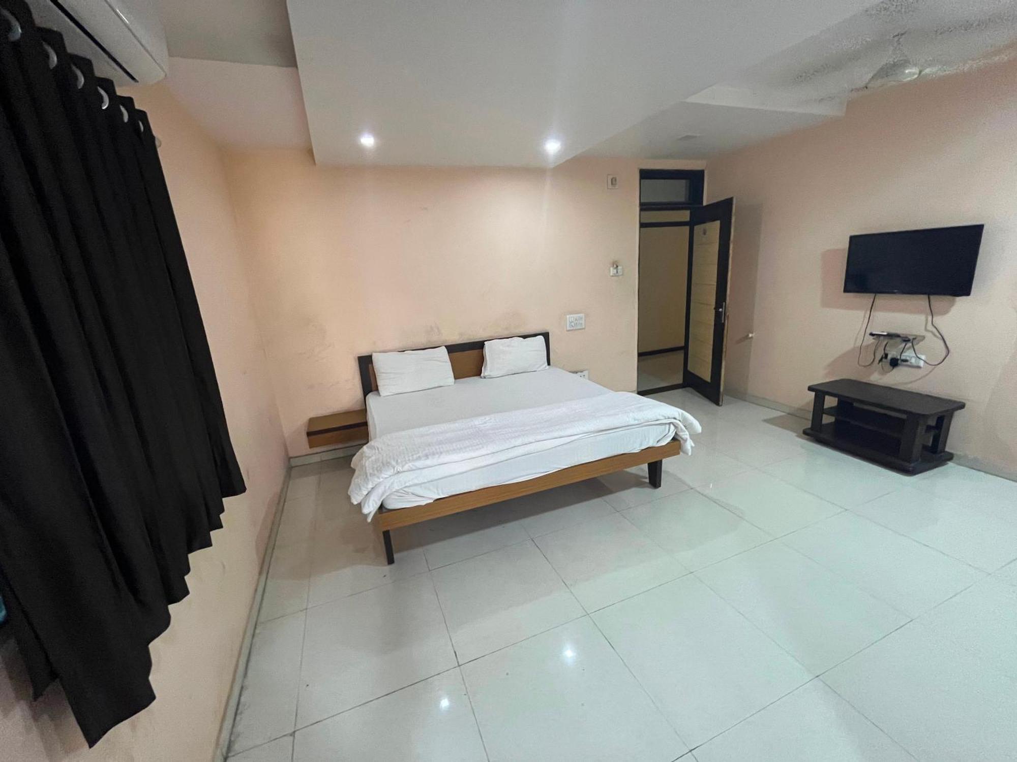 Oyo Hotel Rio Inn Ānand Εξωτερικό φωτογραφία