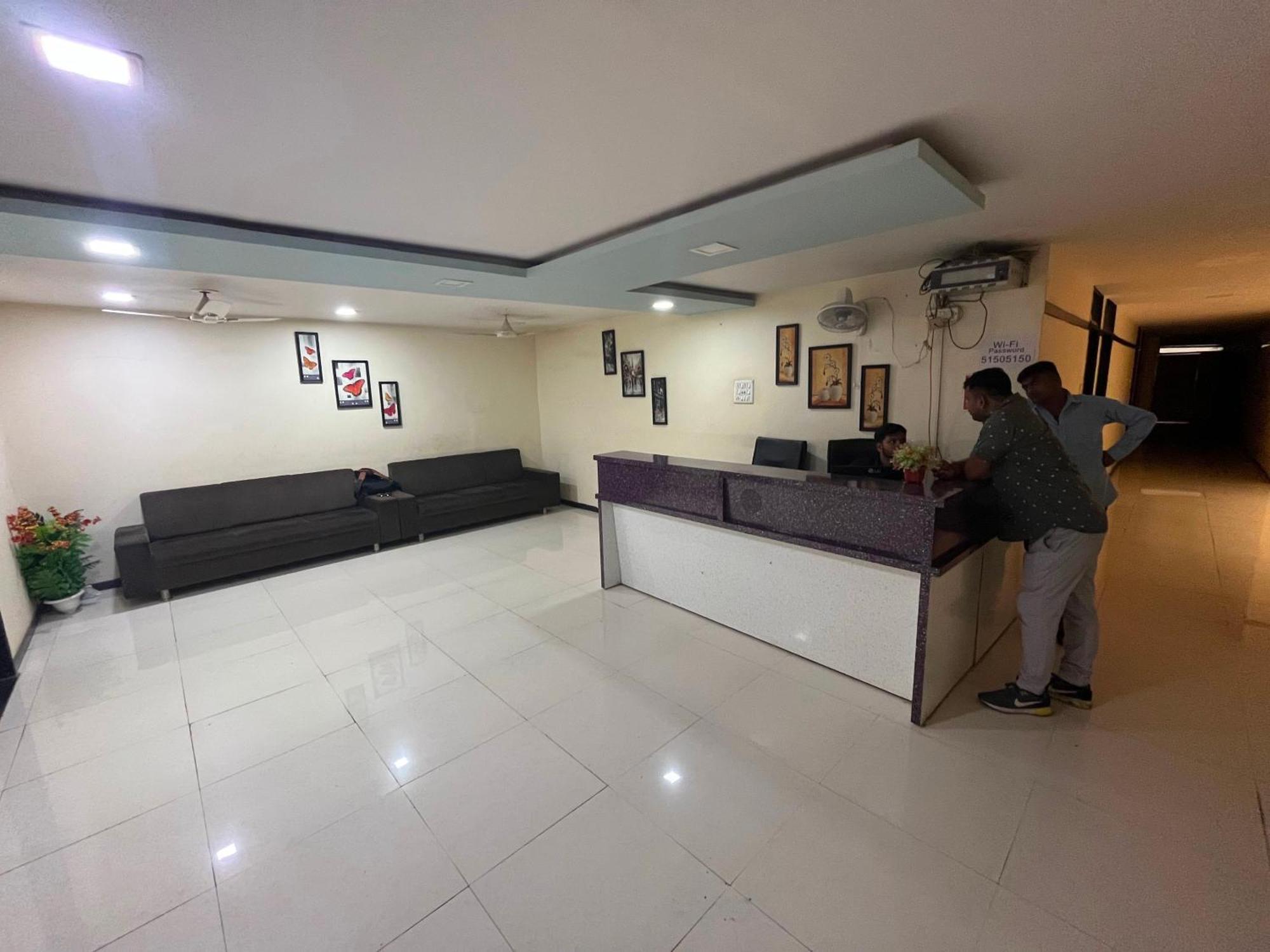 Oyo Hotel Rio Inn Ānand Εξωτερικό φωτογραφία