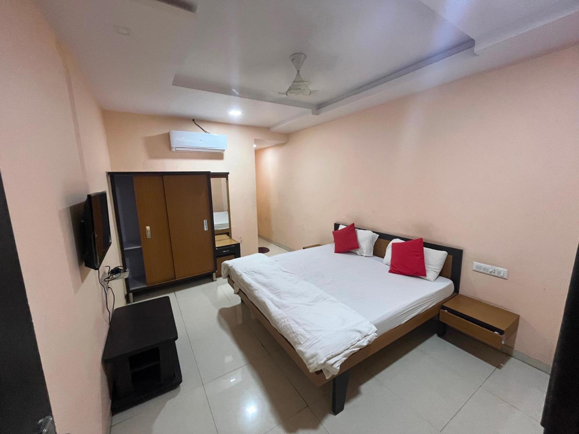 Oyo Hotel Rio Inn Ānand Εξωτερικό φωτογραφία